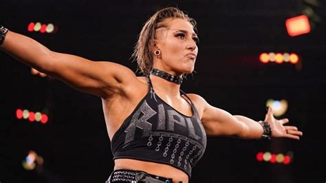 Rhea Ripley Flexes Gigantic Back Muscles on WWE Raw